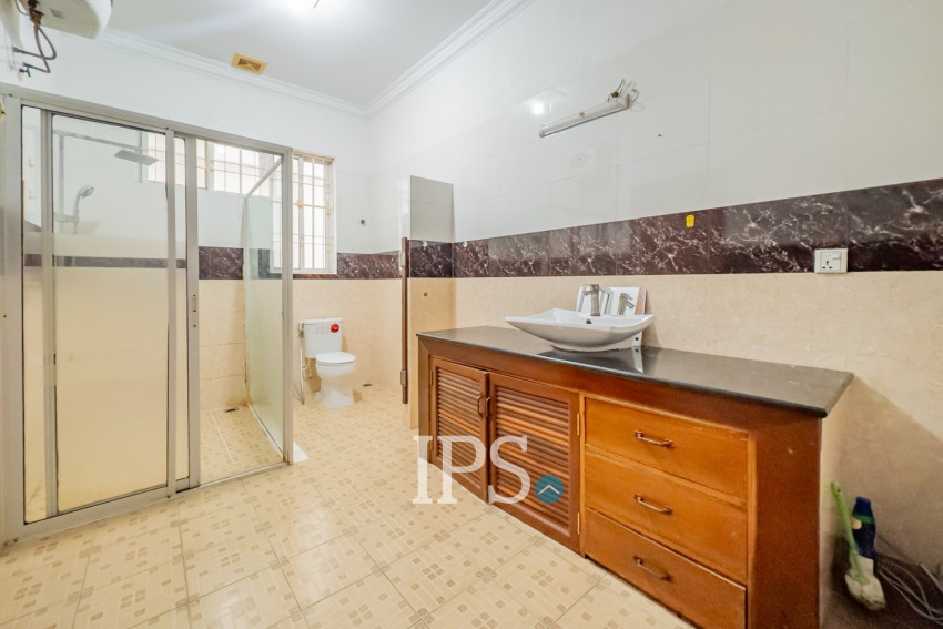 3 Bedroom Villa For Rent - Chroy Changvar, Phnom Penh