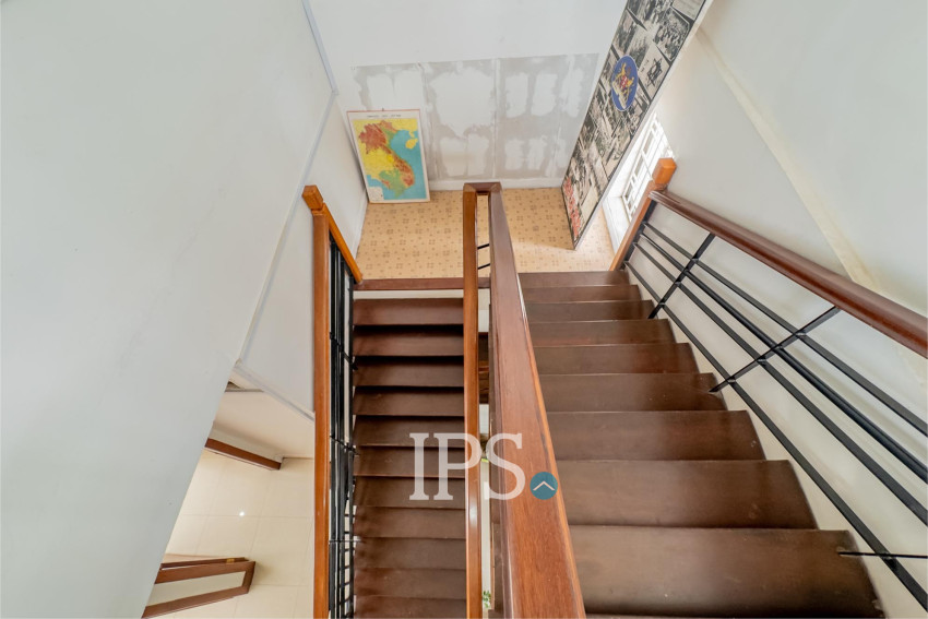 3 Bedroom Villa For Rent - Chroy Changvar, Phnom Penh