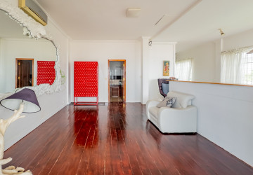 3 Bedroom Villa For Rent - Chroy Changvar, Phnom Penh thumbnail