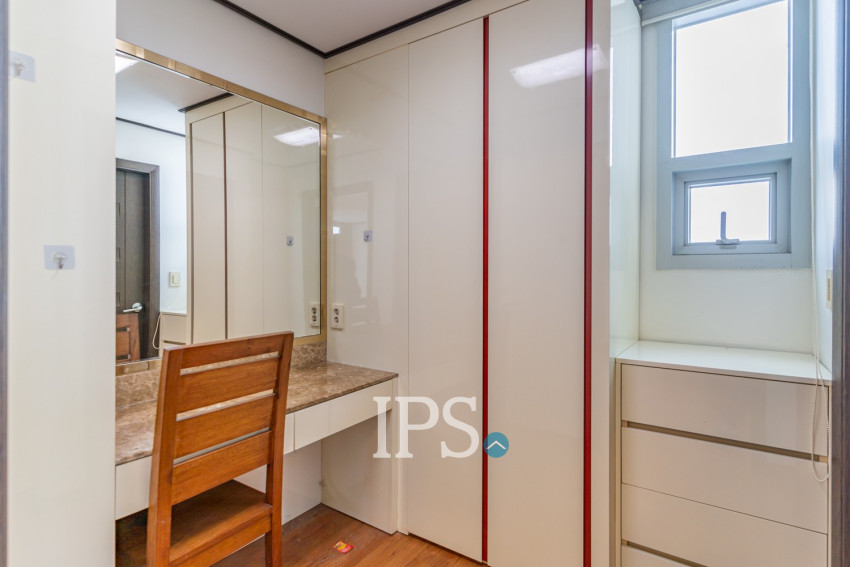 12nd Floor 3 Bedroom Condo For Sale - De Castle Royal, BKK1, Phnom Penh