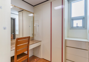 12nd Floor 3 Bedroom Condo For Sale - De Castle Royal, BKK1, Phnom Penh thumbnail