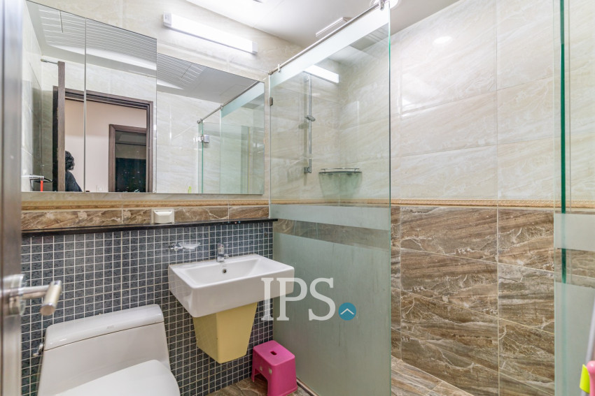 12nd Floor 3 Bedroom Condo For Sale - De Castle Royal, BKK1, Phnom Penh