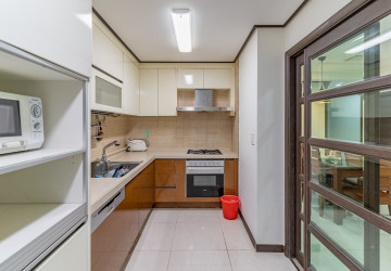 12nd Floor 3 Bedroom Condo For Sale - De Castle Royal, BKK1, Phnom Penh thumbnail