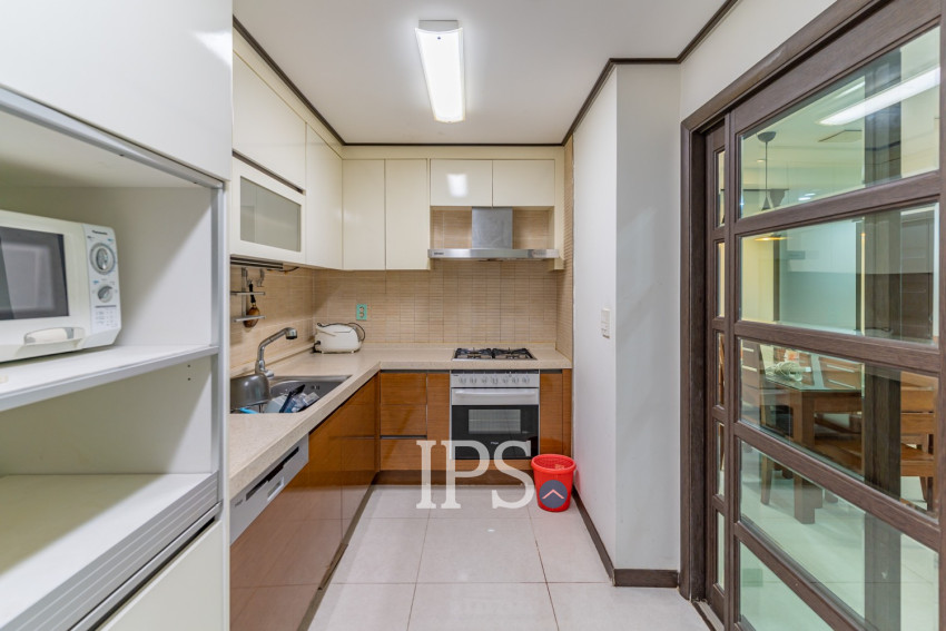 12nd Floor 3 Bedroom Condo For Sale - De Castle Royal, BKK1, Phnom Penh