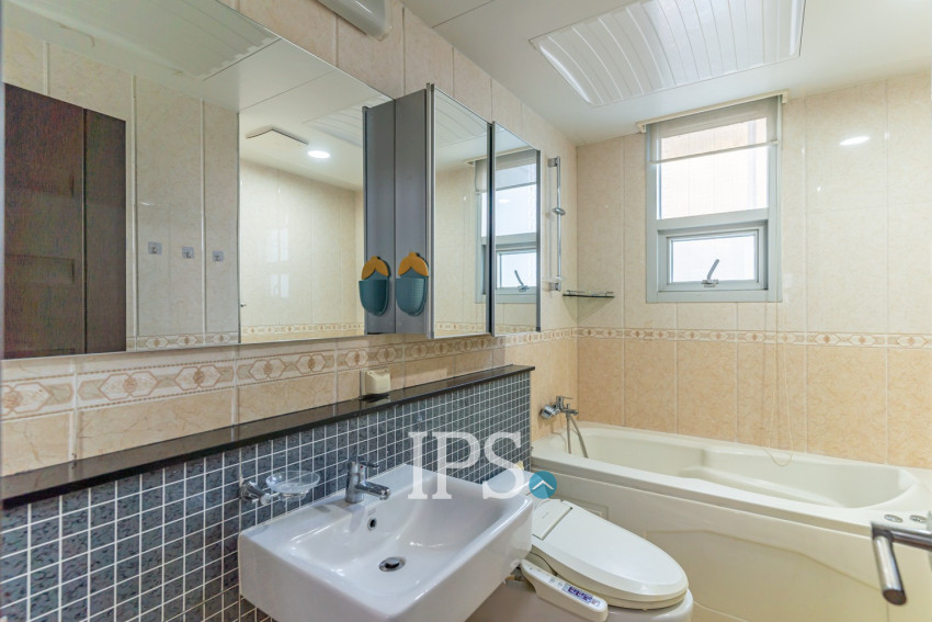 12nd Floor 3 Bedroom Condo For Sale - De Castle Royal, BKK1, Phnom Penh