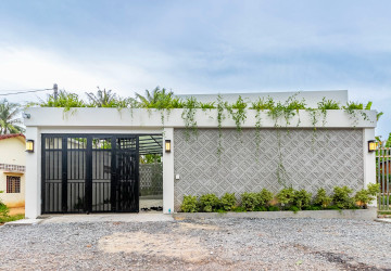 2 Bedroom Villa For Sale - Svay Dangkum, Siem Reap thumbnail