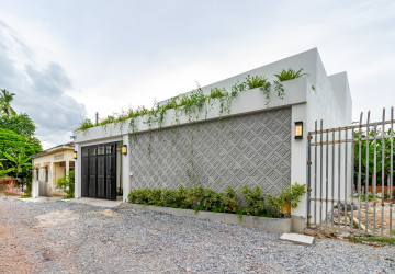 2 Bedroom Villa For Sale - Svay Dangkum, Siem Reap thumbnail