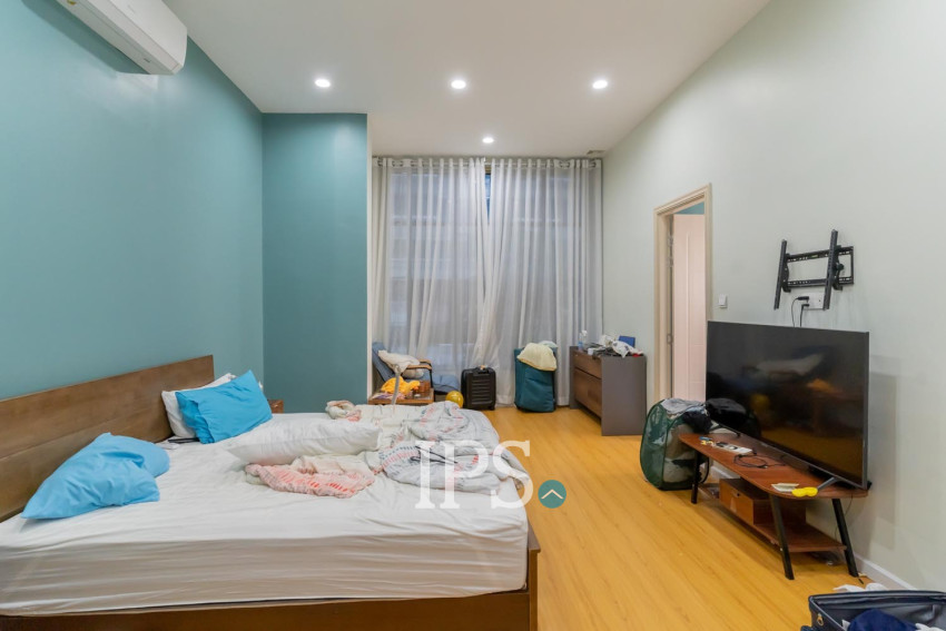 1,387 Sqm Commercial Building For Sale - TonleBassac, Phnom Penh