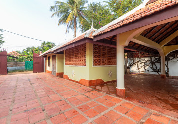 3 Bedroom  Villa For Rent - Svay Dangkum, Siem Reap thumbnail