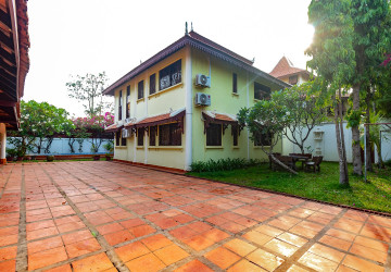 3 Bedroom  Villa For Rent - Svay Dangkum, Siem Reap thumbnail