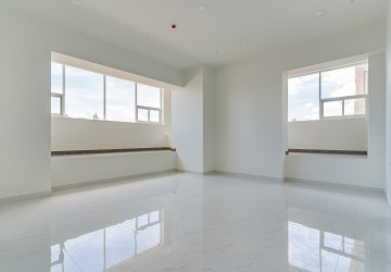 402.8 Sqm Retail Space For Rent  - Diamond Bay Garden, Tonle Bassac, Phnom Penh thumbnail