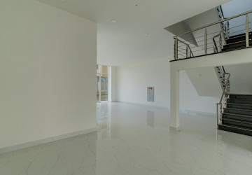 402.8 Sqm Retail Space For Rent  - Diamond Bay Garden, Tonle Bassac, Phnom Penh thumbnail