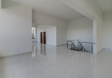 402.8 Sqm Retail Space For Rent  - Diamond Bay Garden, Tonle Bassac, Phnom Penh thumbnail