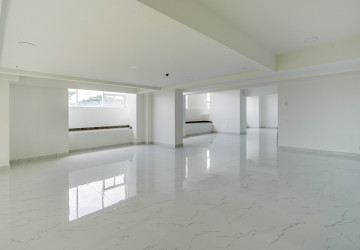 402.8 Sqm Retail Space For Rent  - Diamond Bay Garden, Tonle Bassac, Phnom Penh thumbnail
