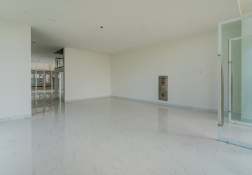 402.8 Sqm Retail Space For Rent  - Diamond Bay Garden, Tonle Bassac, Phnom Penh thumbnail