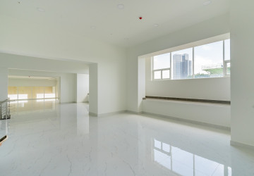 402.8 Sqm Retail Space For Rent  - Diamond Bay Garden, Tonle Bassac, Phnom Penh thumbnail