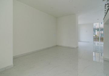 402.8 Sqm Retail Space For Rent  - Diamond Bay Garden, Tonle Bassac, Phnom Penh thumbnail
