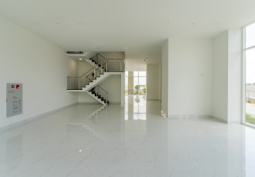 402.8 Sqm Retail Space For Rent  - Diamond Bay Garden, Tonle Bassac, Phnom Penh thumbnail