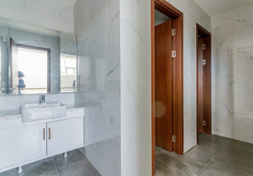 402.8 Sqm Retail Space For Rent  - Diamond Bay Garden, Tonle Bassac, Phnom Penh thumbnail