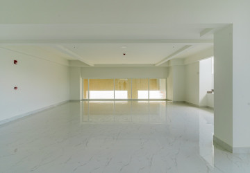 402.8 Sqm Retail Space For Rent  - Diamond Bay Garden, Tonle Bassac, Phnom Penh thumbnail