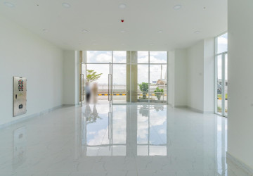 402.8 Sqm Retail Space For Rent  - Diamond Bay Garden, Tonle Bassac, Phnom Penh thumbnail