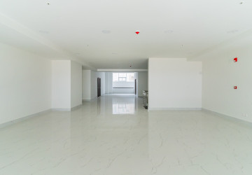 265.6 Sqm Retail Space For Sale - Diamond Bay Garden, Tonle Bassac, Phnom Penh thumbnail