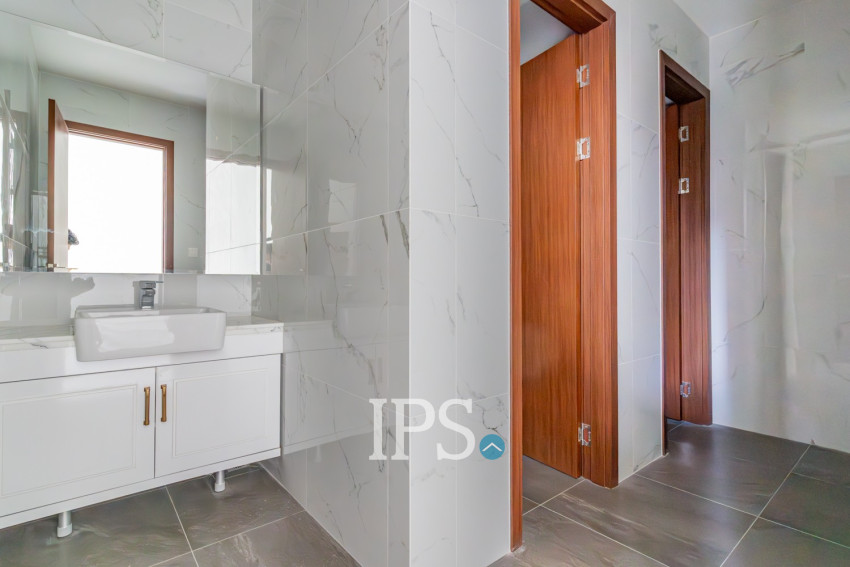 265.6 Sqm Retail Space For Sale - Diamond Bay Garden, Tonle Bassac, Phnom Penh