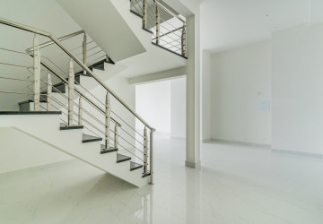 265.6 Sqm Retail Space For Sale - Diamond Bay Garden, Tonle Bassac, Phnom Penh thumbnail