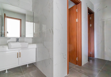 265.6 Sqm Retail Space For Sale - Diamond Bay Garden, Tonle Bassac, Phnom Penh thumbnail