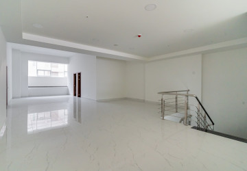 265.6 Sqm Retail Space For Sale - Diamond Bay Garden, Tonle Bassac, Phnom Penh thumbnail