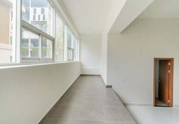 265.6 Sqm Retail Space For Sale - Diamond Bay Garden, Tonle Bassac, Phnom Penh thumbnail