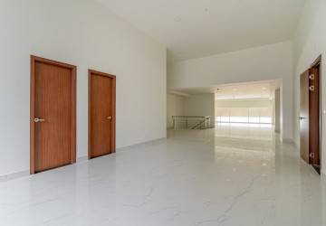 265.6 Sqm Retail Space For Sale - Diamond Bay Garden, Tonle Bassac, Phnom Penh thumbnail