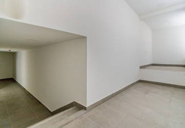 265.6 Sqm Retail Space For Sale - Diamond Bay Garden, Tonle Bassac, Phnom Penh thumbnail