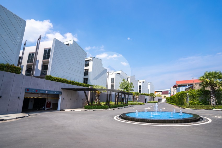 5 Bedrooms Link House For Sale - Chbar Ampov, Phnom Penh