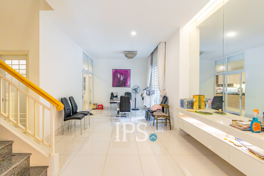 4 Bedroom Villa For Rent - PH Rosato,  Chbar Ampov, Phnom Penh