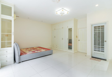 4 Bedroom Corner Twin Villa for Sale - PH Rosato, Chbar Ampov, Phnom Penh thumbnail