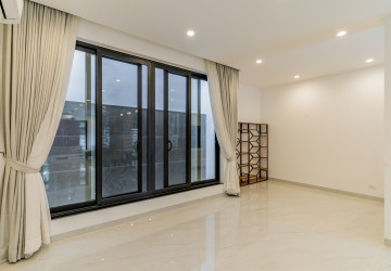 4 Bedroom Villa For Rent - Bassac Garden City, Tonle Bassac, Phnom Penh thumbnail