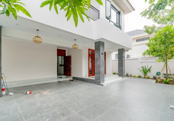 4 Bedroom Villa For Rent - Bassac Garden City, Tonle Bassac, Phnom Penh thumbnail