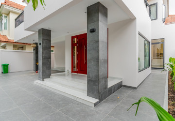 4 Bedroom Villa For Rent - Bassac Garden City, Tonle Bassac, Phnom Penh thumbnail