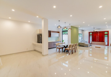 4 Bedroom Villa For Rent - Bassac Garden City, Tonle Bassac, Phnom Penh thumbnail