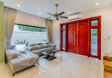 4 Bedroom Villa For Rent - Bassac Garden City, Tonle Bassac, Phnom Penh thumbnail