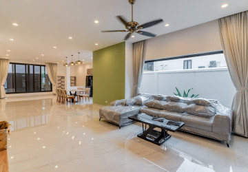 4 Bedroom Villa For Rent - Bassac Garden City, Tonle Bassac, Phnom Penh thumbnail