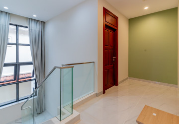 4 Bedroom Villa For Rent - Bassac Garden City, Tonle Bassac, Phnom Penh thumbnail