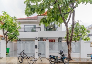 4 Bedroom Villa For Rent - Bassac Garden City, Tonle Bassac, Phnom Penh thumbnail
