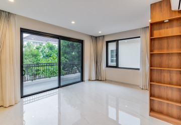 4 Bedroom Villa For Rent - Bassac Garden City, Tonle Bassac, Phnom Penh thumbnail