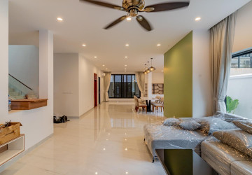 4 Bedroom Villa For Rent - Bassac Garden City, Tonle Bassac, Phnom Penh thumbnail