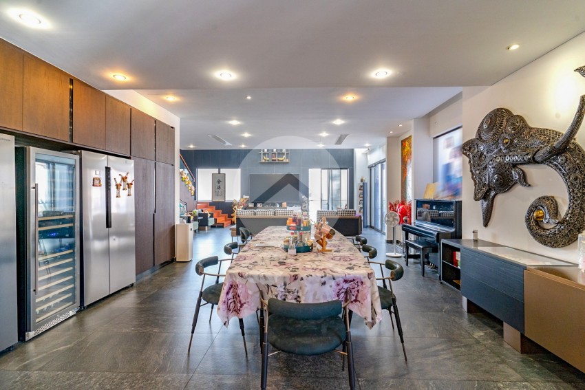 25th Floor 3 Bedroom Penthouse For Rent - Embassy Central, BKK1, Phnom Penh