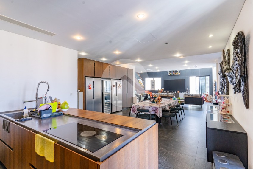 25th Floor 3 Bedroom Penthouse For Rent - Embassy Central, BKK1, Phnom Penh