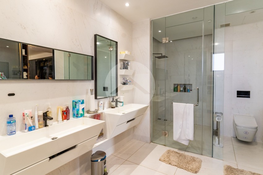 25th Floor 3 Bedroom Penthouse For Rent - Embassy Central, BKK1, Phnom Penh