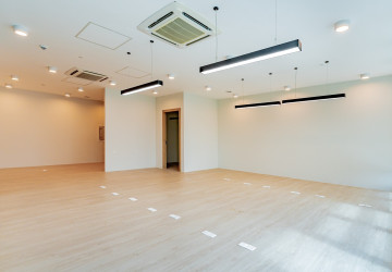 109.74 Sqm Office Space For Rent - GIA Tower, Tonle Bassac, Phnom Penh thumbnail